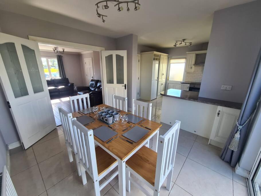 Bundoran Seaside Stays House - Wifi, Large Spacious Home Eksteriør bilde