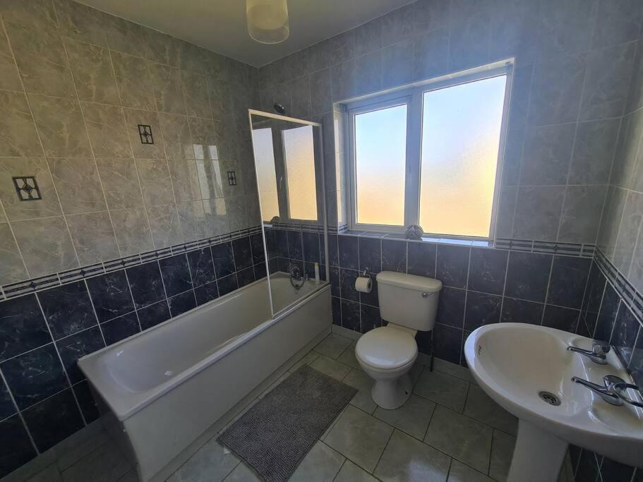 Bundoran Seaside Stays House - Wifi, Large Spacious Home Eksteriør bilde