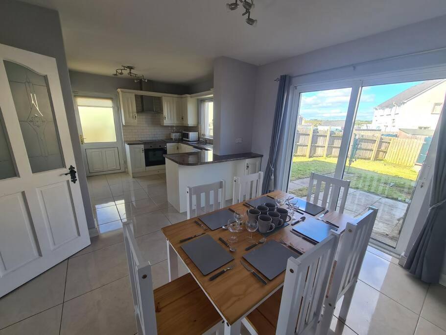 Bundoran Seaside Stays House - Wifi, Large Spacious Home Eksteriør bilde