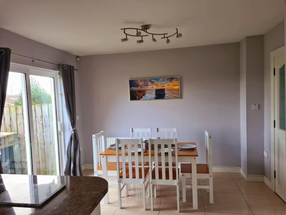 Bundoran Seaside Stays House - Wifi, Large Spacious Home Eksteriør bilde