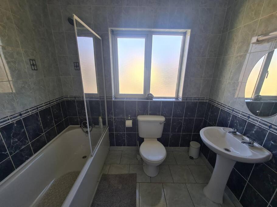 Bundoran Seaside Stays House - Wifi, Large Spacious Home Eksteriør bilde