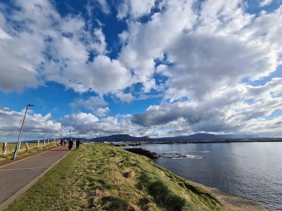 Bundoran Seaside Stays House - Wifi, Large Spacious Home Eksteriør bilde
