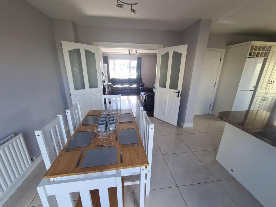 Bundoran Seaside Stays House - Wifi, Large Spacious Home Eksteriør bilde