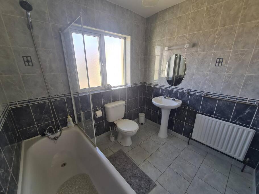 Bundoran Seaside Stays House - Wifi, Large Spacious Home Eksteriør bilde