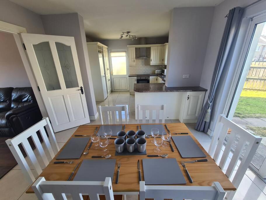 Bundoran Seaside Stays House - Wifi, Large Spacious Home Eksteriør bilde